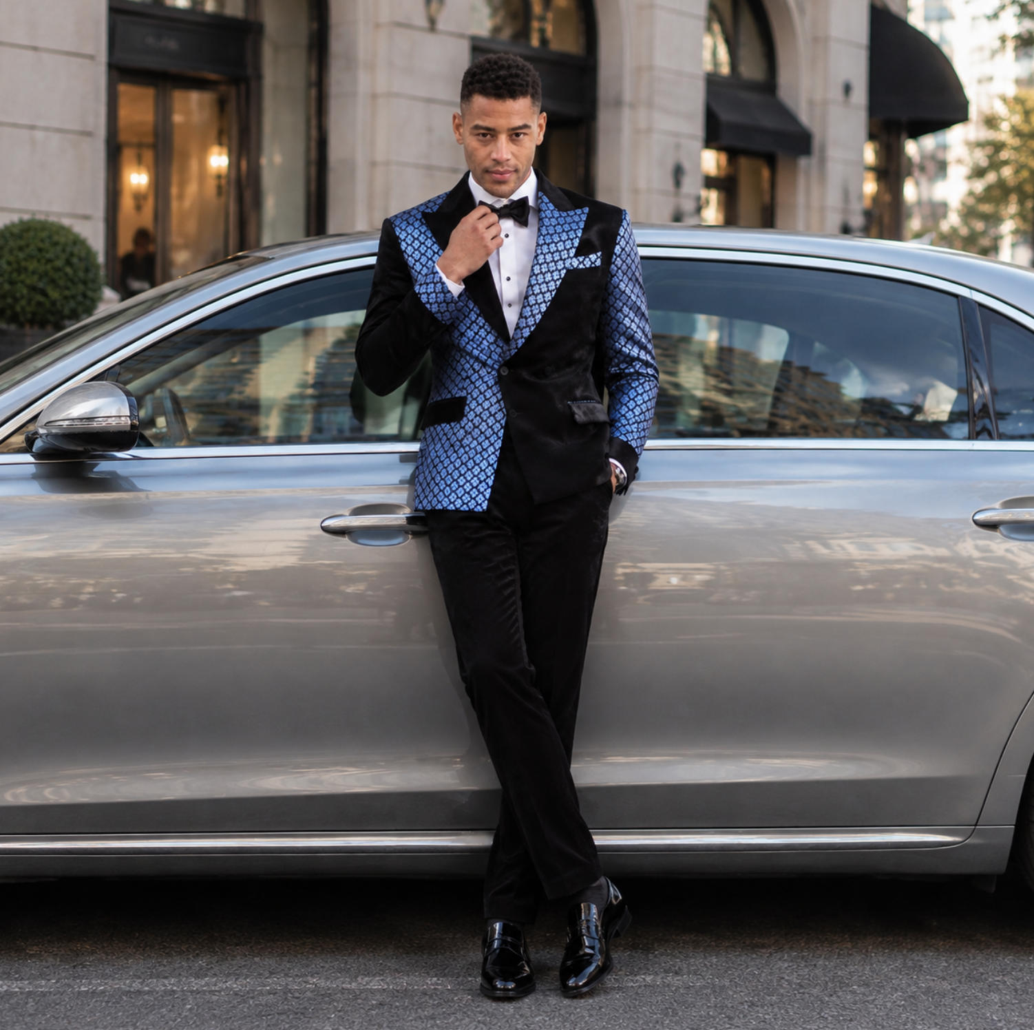 TUANMAX Men's Blue Geometric Jacquard & Black Velvet Contrast Tuxedo 3-Piece Suit | Tailored Suit